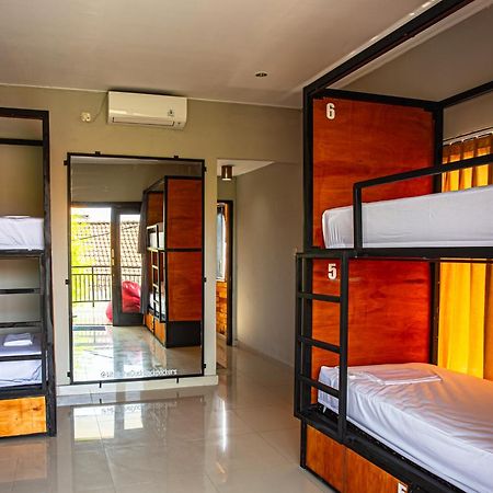 What The Duck Backpackers Canggu Eksteriør bilde