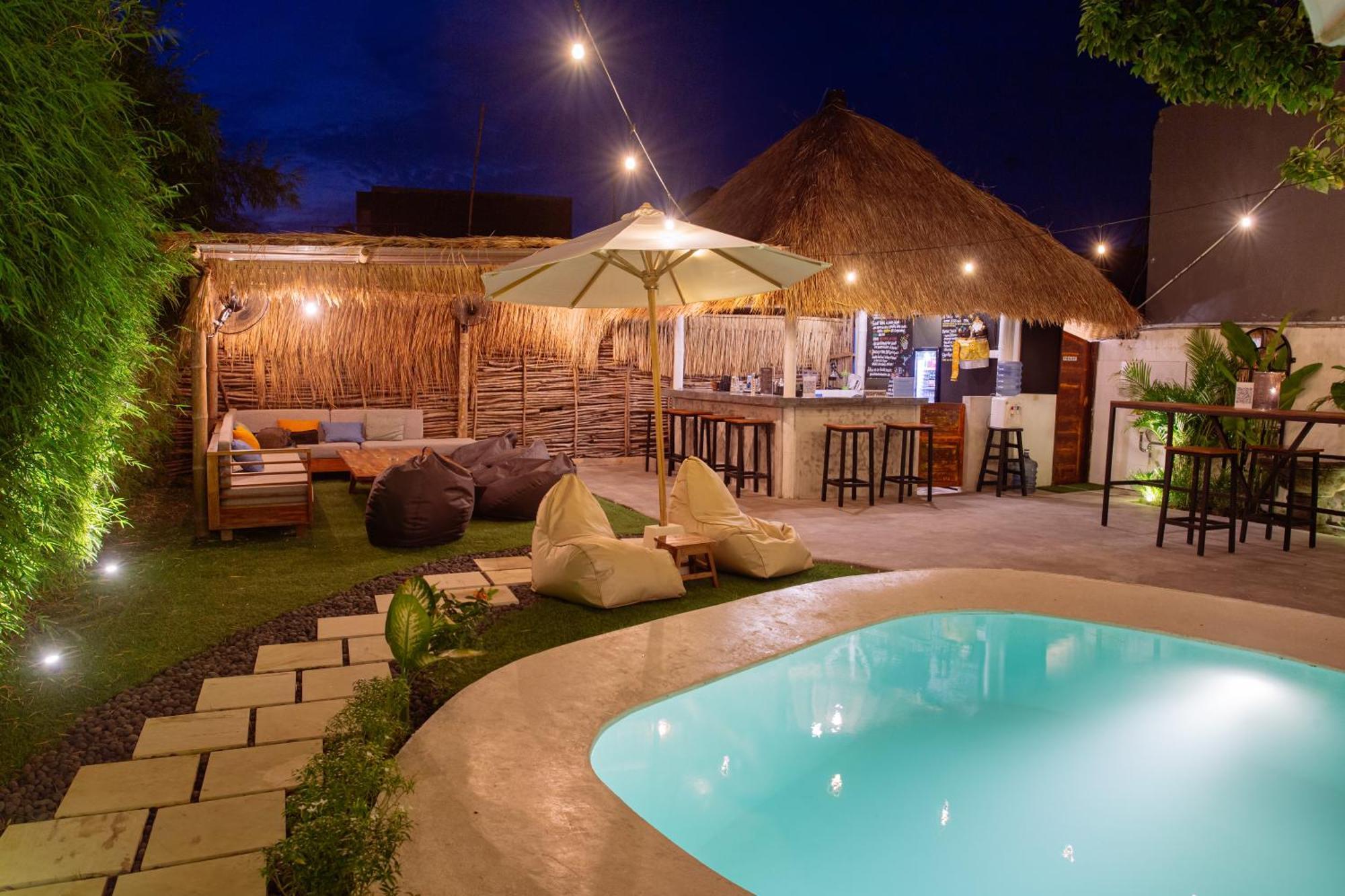What The Duck Backpackers Canggu Eksteriør bilde