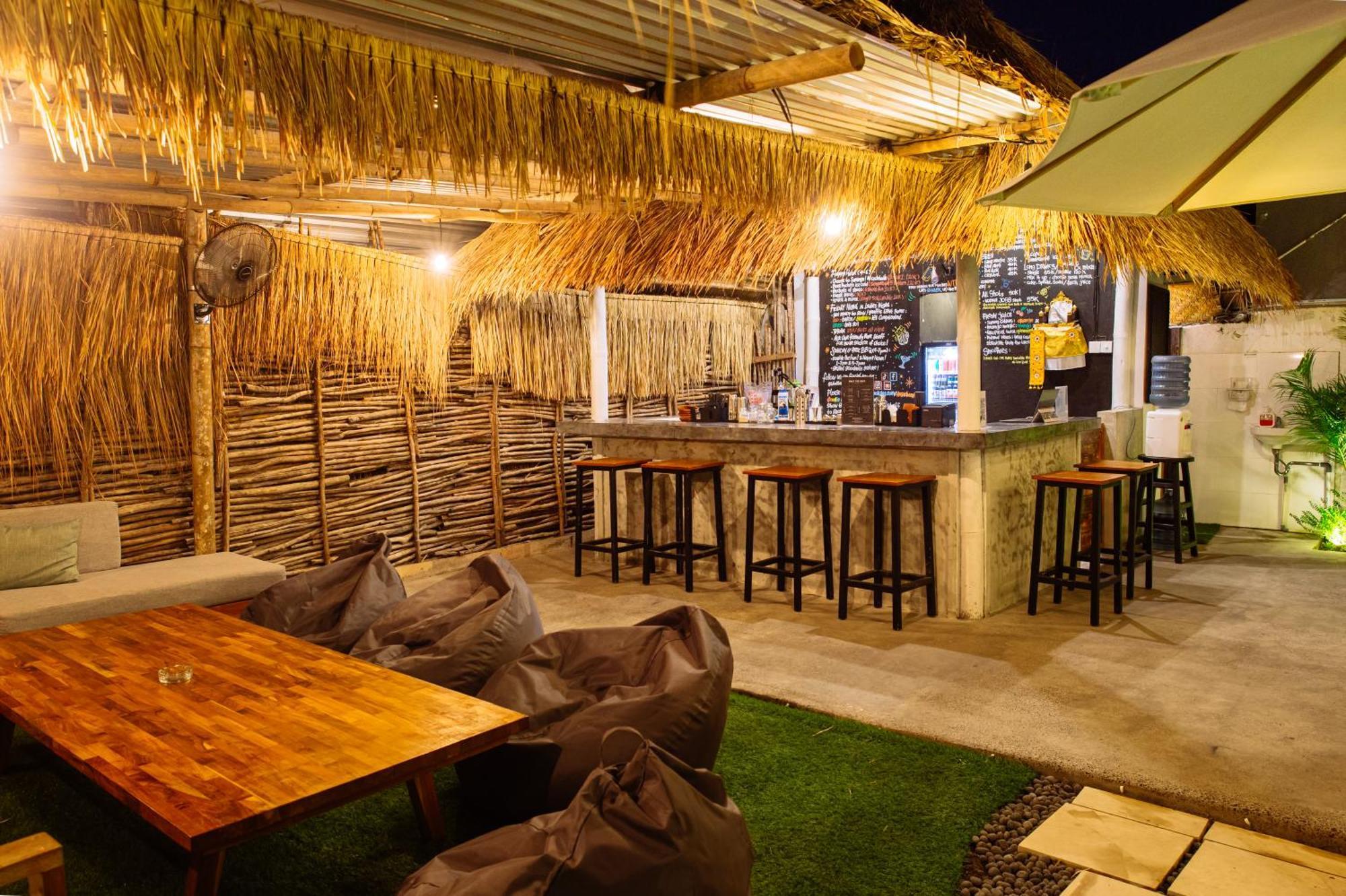 What The Duck Backpackers Canggu Eksteriør bilde