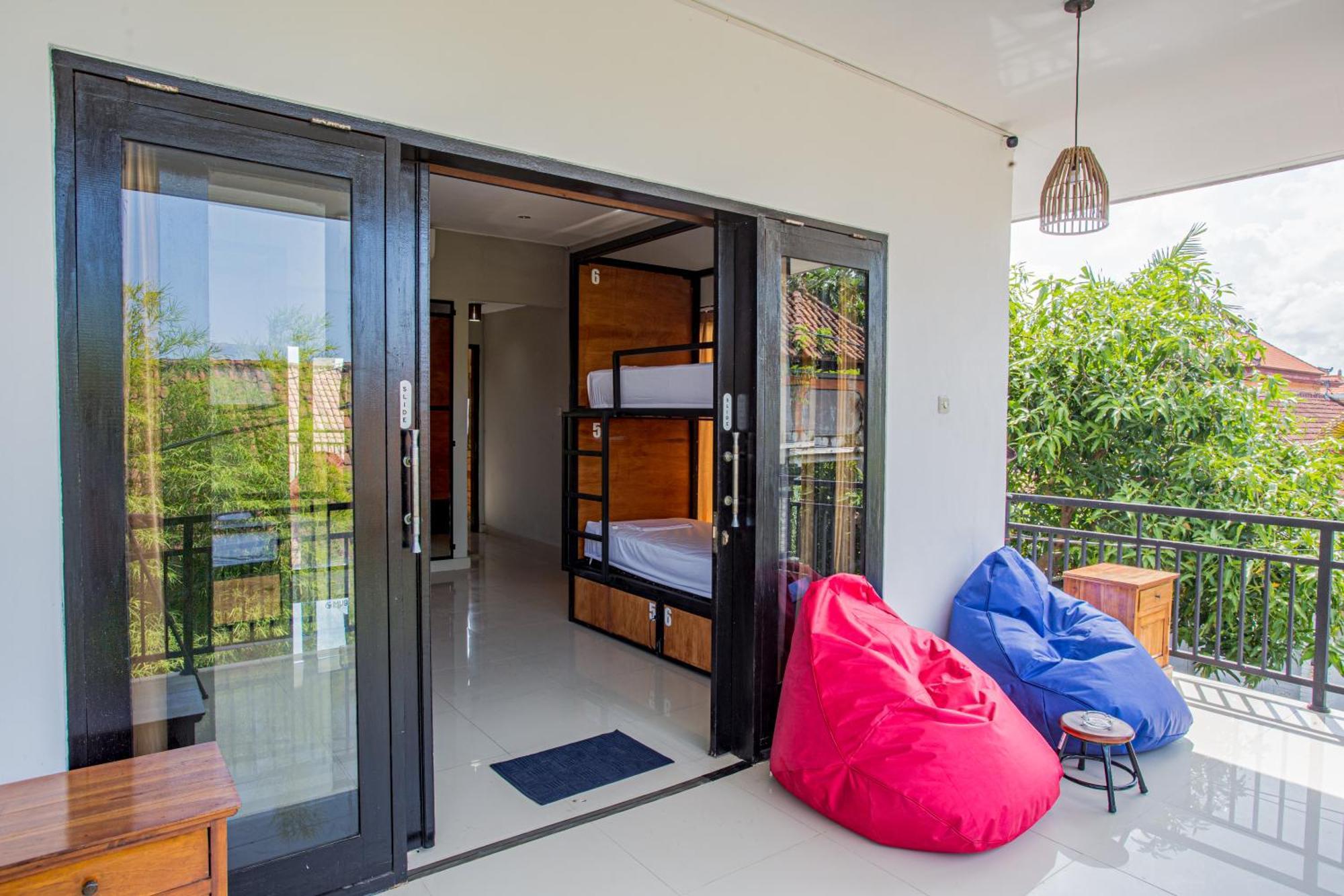 What The Duck Backpackers Canggu Eksteriør bilde